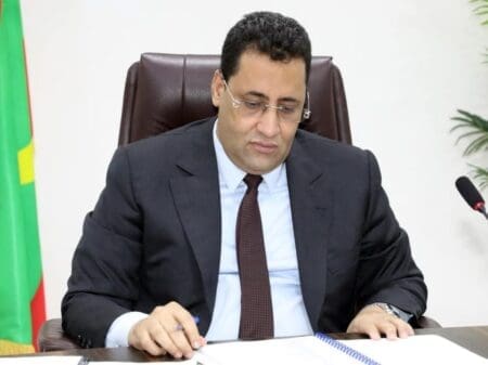 الوزير الأول يشدّد على اكتتاب 3000 موظف بدون زبونية أو محسوبية