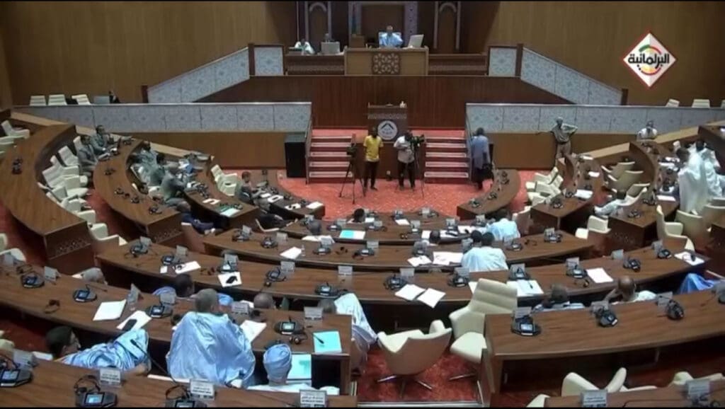 نواب معارضون ينسحبون من جلسة للبرلمان احتجاجا على رفع أسعار المحروقات