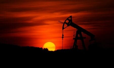 بعد توقيع اتفاق وقف إطلاق النار.. النفط يتراجع بأكثر من 2%